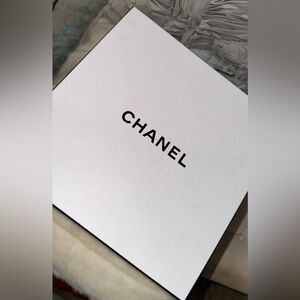CHANEL Authentic XL GiftBox Set
Sealed Logo Tissue & CC Seals
CollectorPackaging